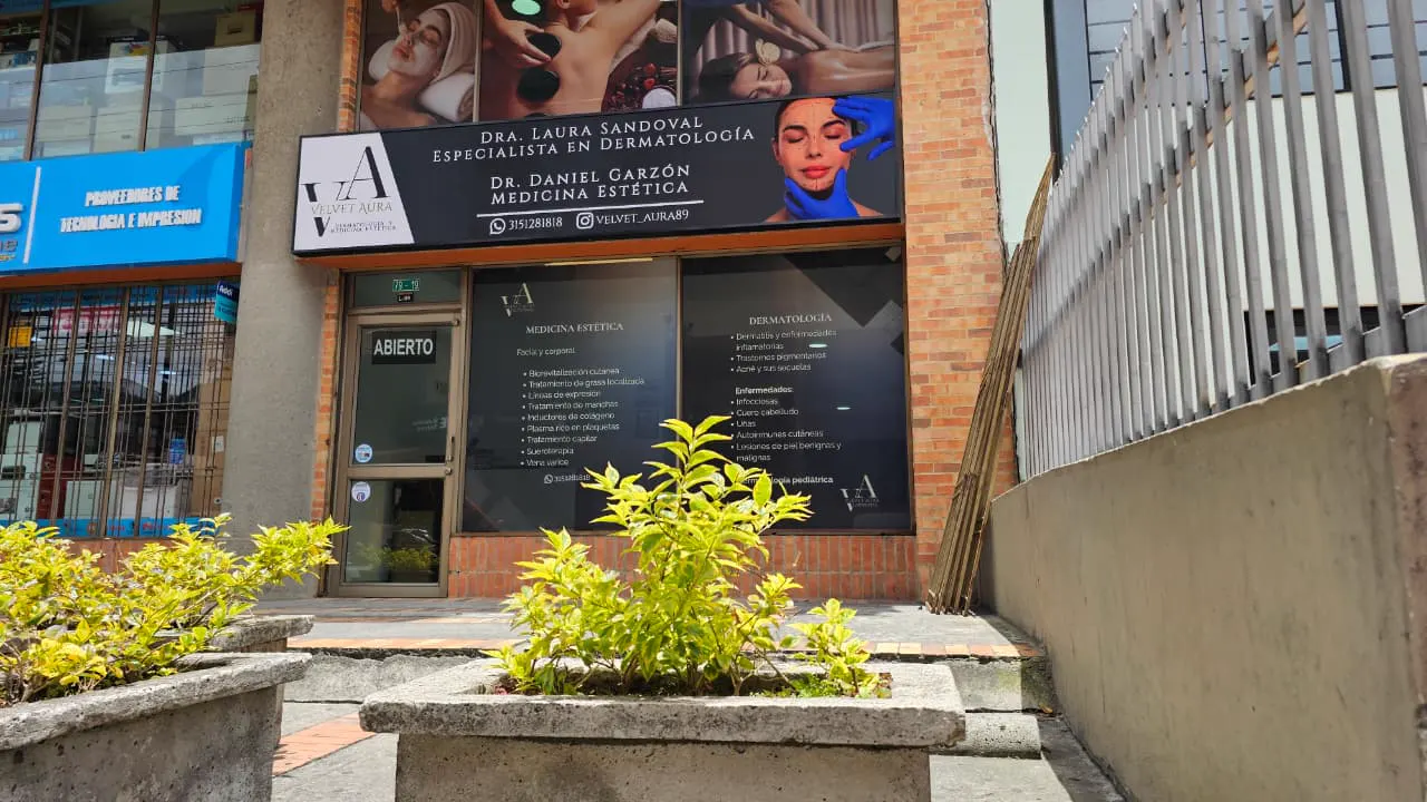 Fachada de Velvet Aura